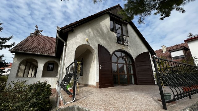 Eladó családi ház, Győrött, Bácsai úton 89 M Ft, 5 szobás