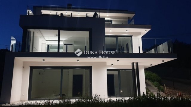 Eladó családi ház, Szentendrén 349.9 M Ft, 5 szobás