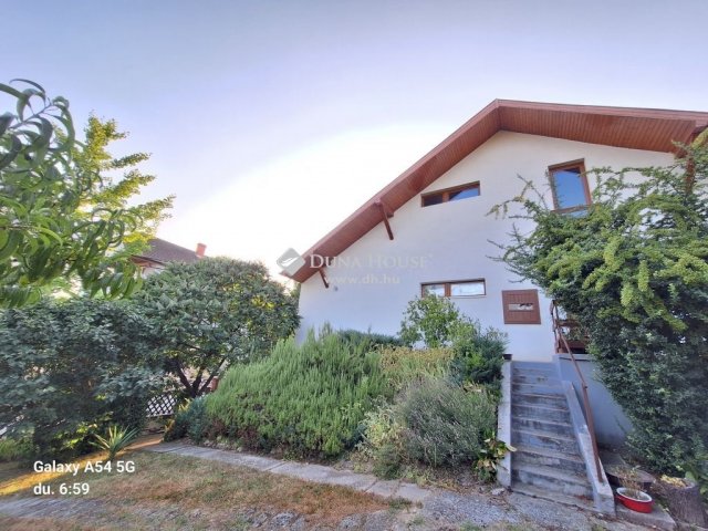 Eladó családi ház, Villányban 68 M Ft, 4 szobás