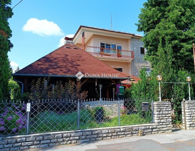 Eladó nyaraló, Vonyarcvashegyen 290 M Ft, 27+1 szobás