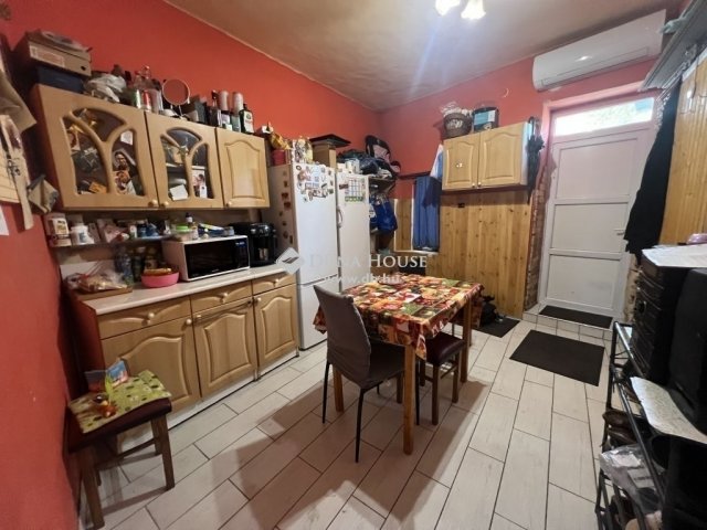 Eladó téglalakás, Szegeden 30 M Ft, 1 szobás