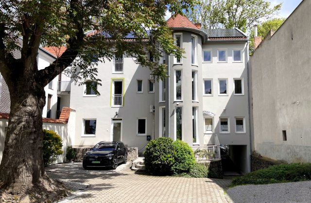 Eladó iroda, Pécsett 479 M Ft, 6 szobás / költözzbe.hu