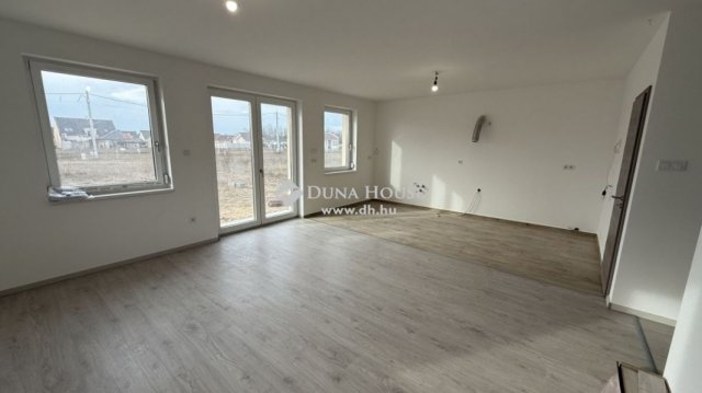 Eladó családi ház, Kecskeméten 69.99 M Ft, 5 szobás