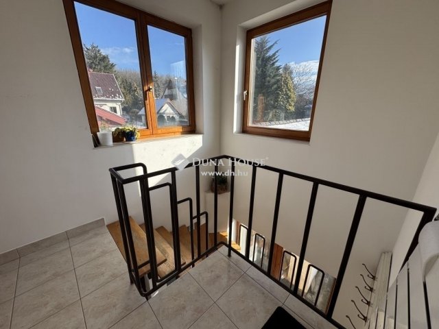 Eladó családi ház, Budakeszin 189 M Ft, 7 szobás