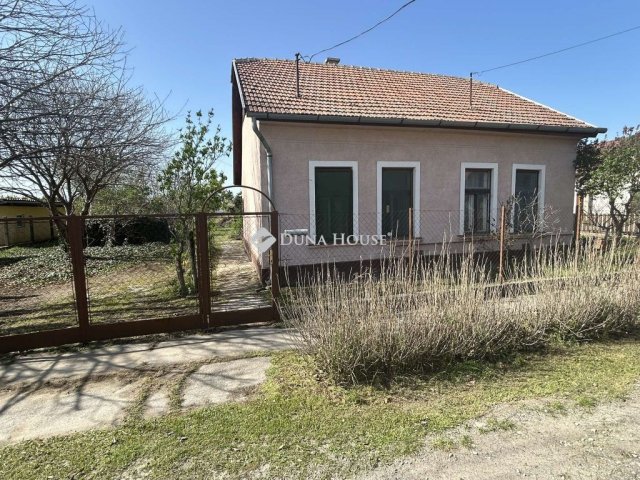 Eladó családi ház, Nyáregyházán 27.9 M Ft, 2 szobás
