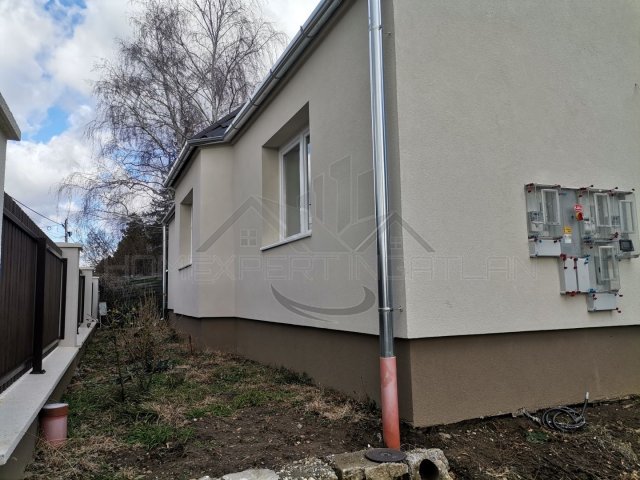 Eladó téglalakás, Győrújbaráton 39.9 M Ft, 3 szobás
