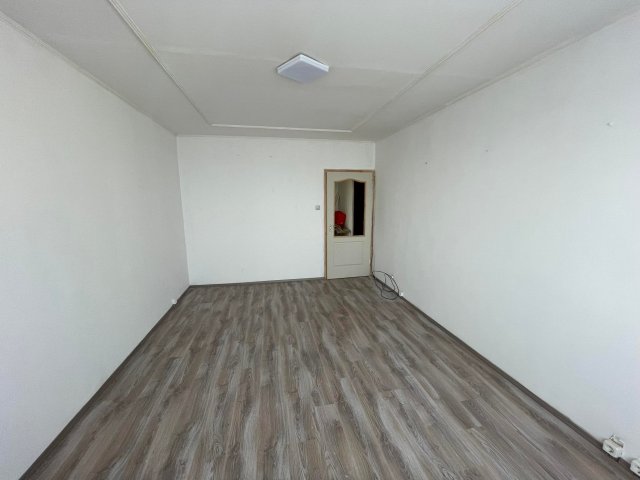 Eladó panellakás, Szegeden 34.9 M Ft, 2+1 szobás