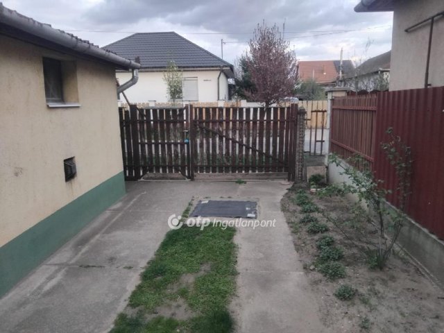 Eladó családi ház, Tégláson 21 M Ft, 2 szobás