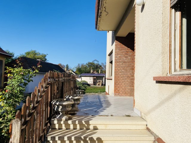 Eladó családi ház, Cegléden 77.9 M Ft, 7 szobás