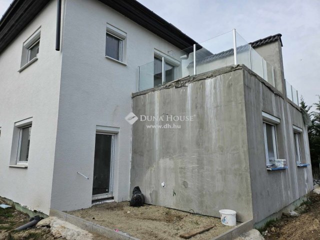 Eladó ikerház, Gödön 105 M Ft, 5 szobás / költözzbe.hu