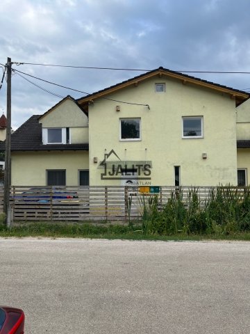 Eladó téglalakás, Budapesten, II. kerületben 150 M Ft
