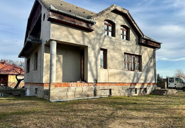 Eladó családi ház, Dánszentmiklóson 58 M Ft, 2+1 szobás