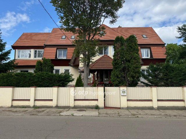 Eladó családi ház, Tiszafüreden 135 M Ft, 6+1 szobás