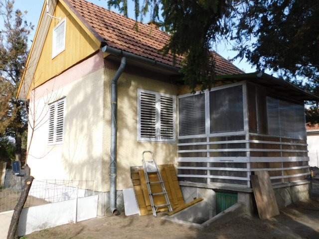 Eladó családi ház, Tápiószentmártonon 14.9 M Ft, 2 szobás