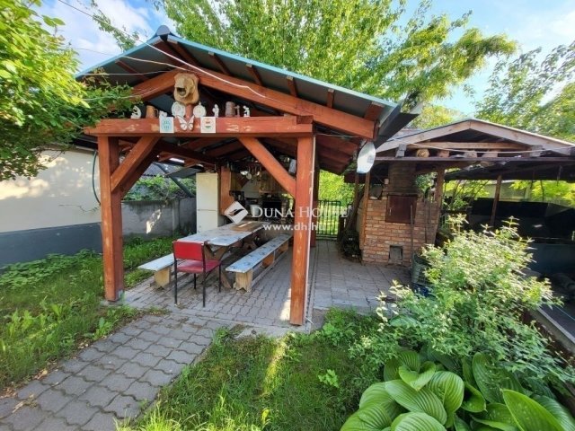Eladó családi ház, Szigetszentmiklóson 99.9 M Ft, 5 szobás