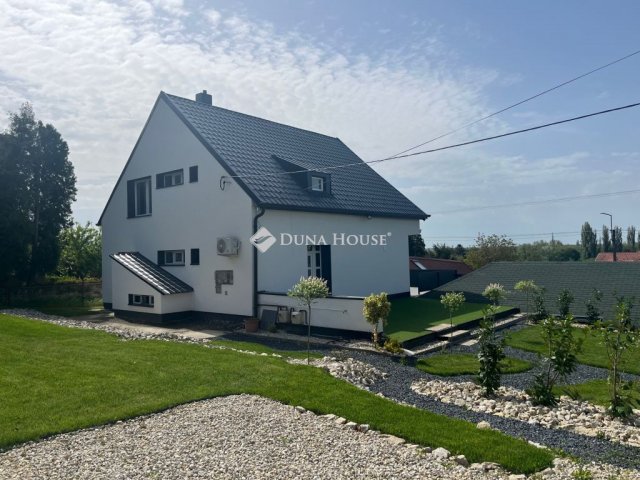 Eladó családi ház, Gyenesdiáson 145 M Ft, 5 szobás