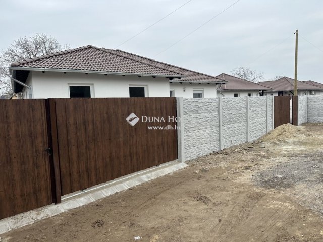 Eladó ikerház, Monorierdőn 65 M Ft, 4 szobás