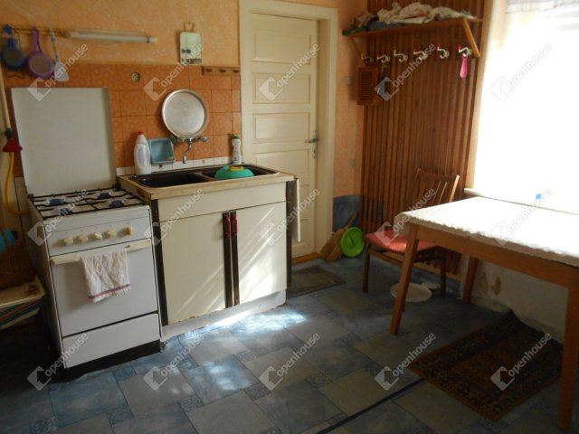 Eladó családi ház, Jászapátiban 13.5 M Ft, 3 szobás
