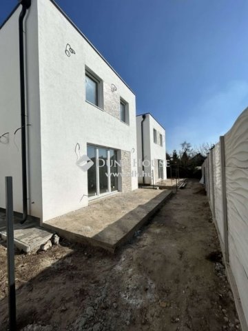 Eladó családi ház, Vecsésen 119.9 M Ft, 5 szobás