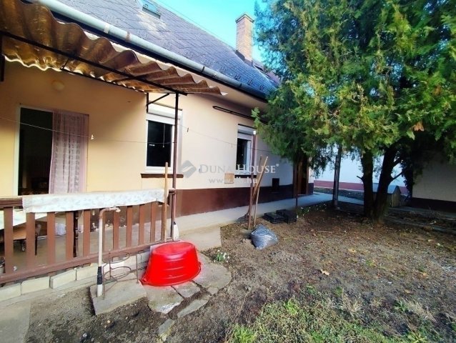 Eladó családi ház, Vecsésen 37.5 M Ft, 3 szobás