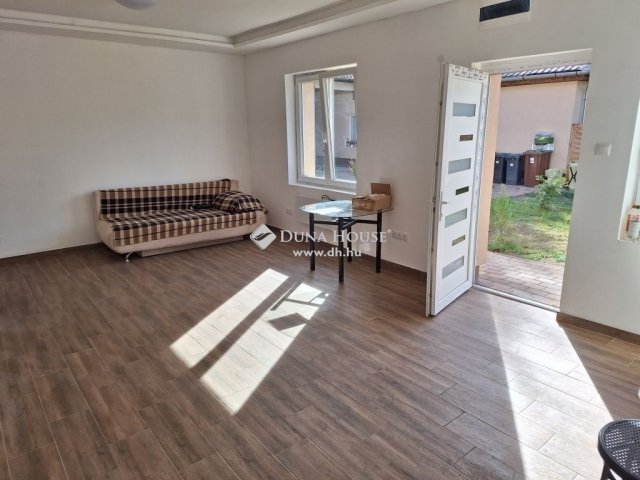 Eladó családi ház, Budapesten, XV. kerületben 210 M Ft, 9 szobás