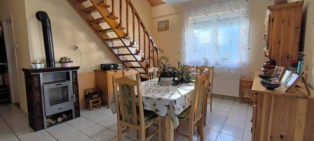 Eladó nyaraló, Balatonmáriafürdőn 79.8 M Ft, 7 szobás