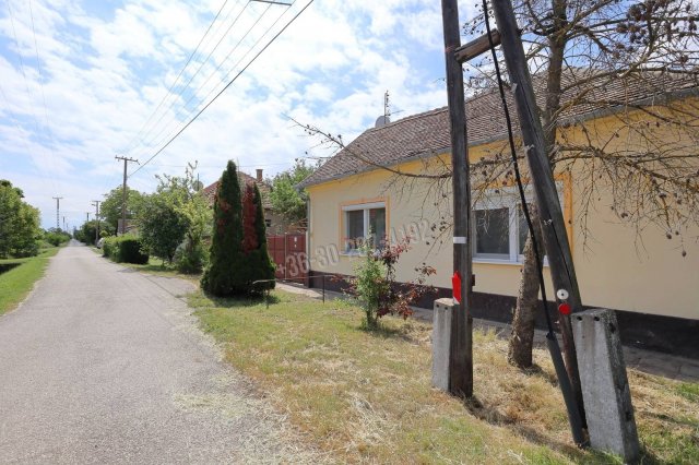 Eladó családi ház, Kübekházán 23.9 M Ft, 3 szobás