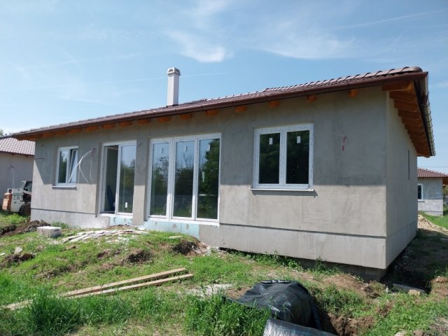 Eladó családi ház, Székesfehérvárott 77.5 M Ft, 4 szobás