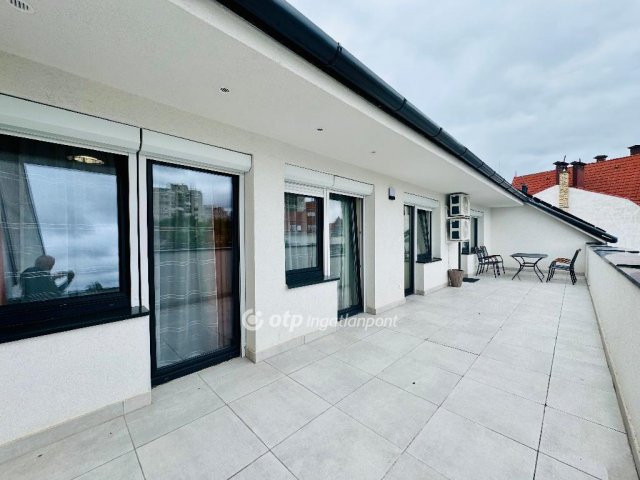 Kiadó téglalakás, albérlet, Debrecenben 850 E Ft / hó, 3 szobás