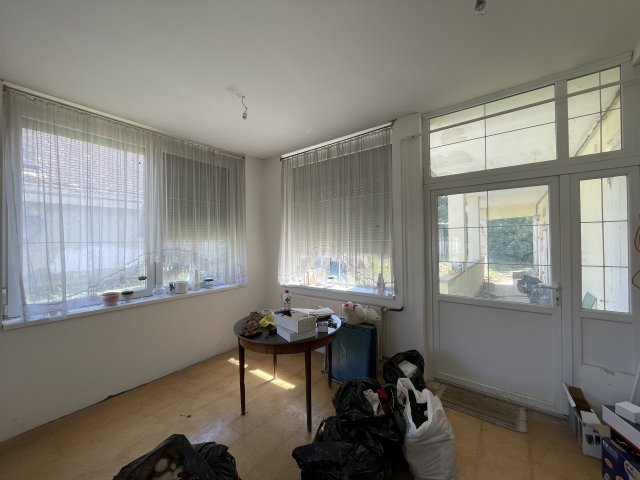 Eladó családi ház, Süttőn 23.9 M Ft, 2 szobás