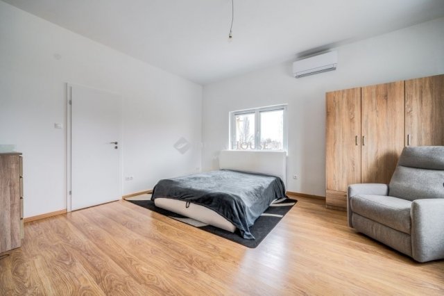 Eladó családi ház, Dunabogdányban 250 M Ft, 8 szobás