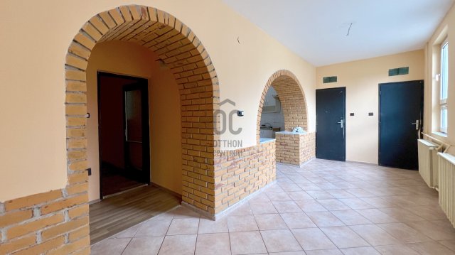 Eladó családi ház, Szekszárdon 34.9 M Ft, 5 szobás