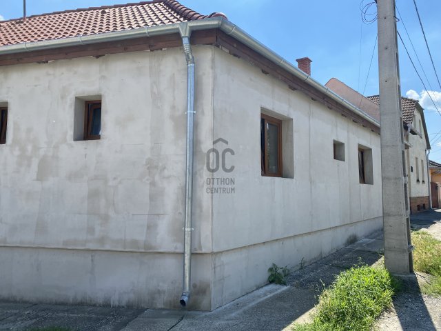 Eladó családi ház, Győrött 95 M Ft, 5 szobás
