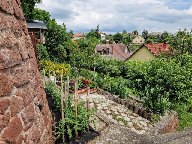 Eladó családi ház, Balatonalmádiban 260 M Ft, 6 szobás