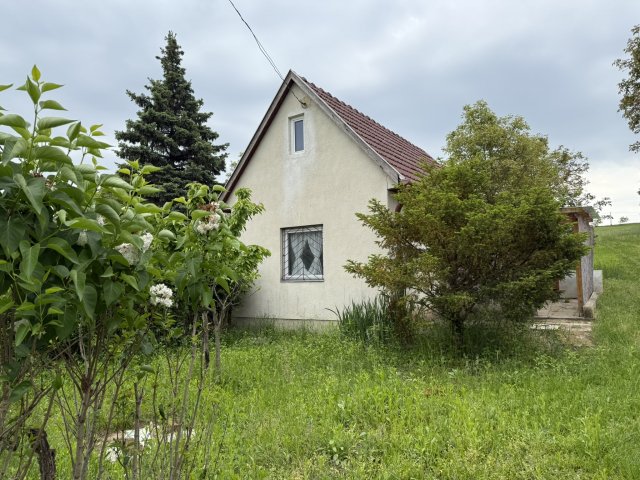 Eladó nyaraló, Lovasberényben 23.5 M Ft, 2 szobás
