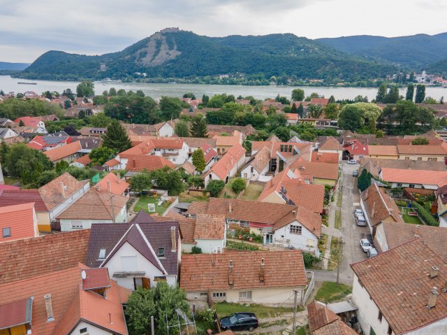 Eladó családi ház, Nagymaroson, Hegy utcában 34.9 M Ft, 2 szobás