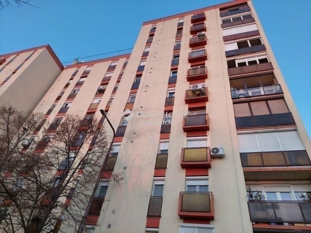 Eladó panellakás, Pécsett 31.9 M Ft, 2 szobás
