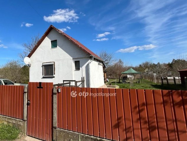 Eladó családi ház, Debrecenben 27 M Ft, 1+1 szobás