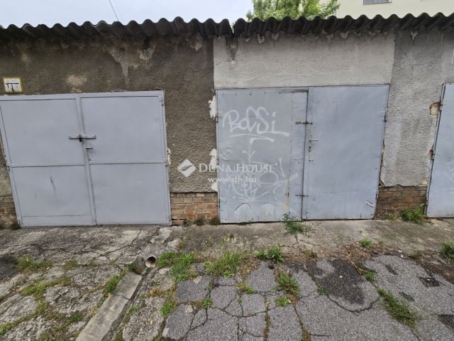 Kiadó garázs, Pécsett 30 E Ft / hó / költözzbe.hu
