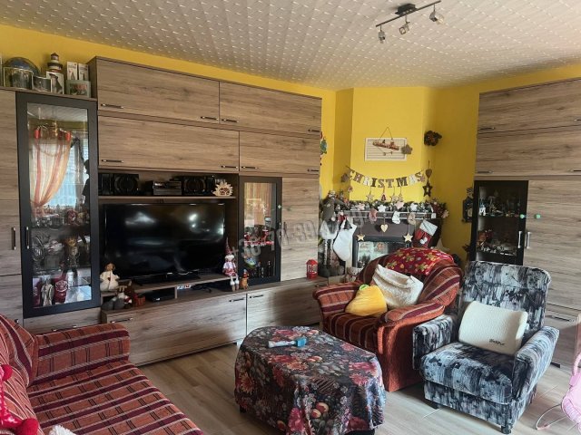 Eladó családi ház, Tatabányán 89.99 M Ft, 4 szobás