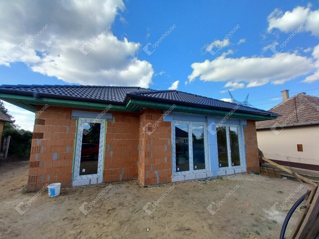 Eladó családi ház, Debrecenben 99 M Ft, 4 szobás