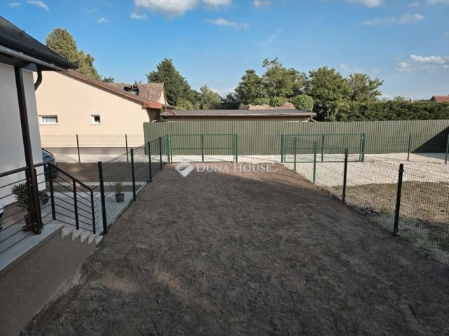Eladó téglalakás, Vecsésen 80.5 M Ft, 4 szobás