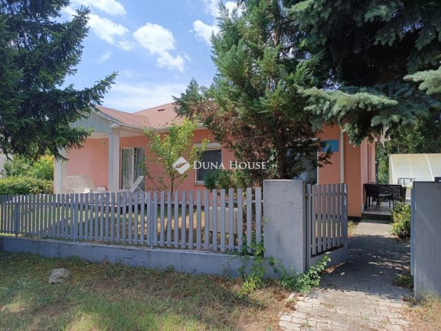 Eladó nyaraló, Vonyarcvashegyen 89 M Ft, 7 szobás