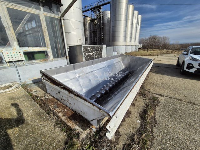 Eladó ipari ingatlan, Császáron 300 M Ft / költözzbe.hu
