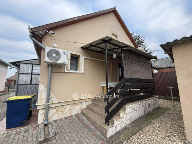 Eladó családi ház, Szakolyon 28.5 M Ft, 2 szobás