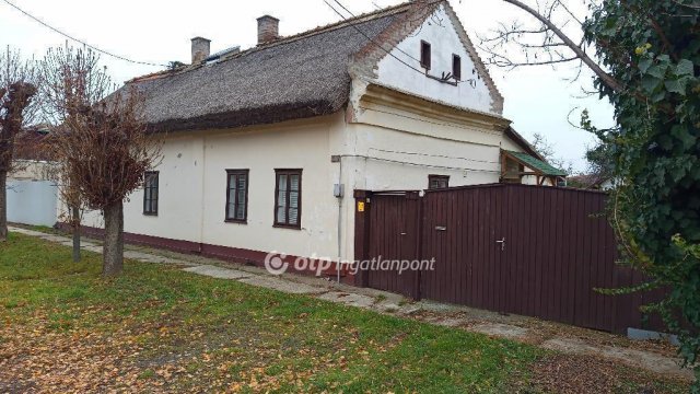 Eladó családi ház, Szarvason 21.89 M Ft, 4+1 szobás