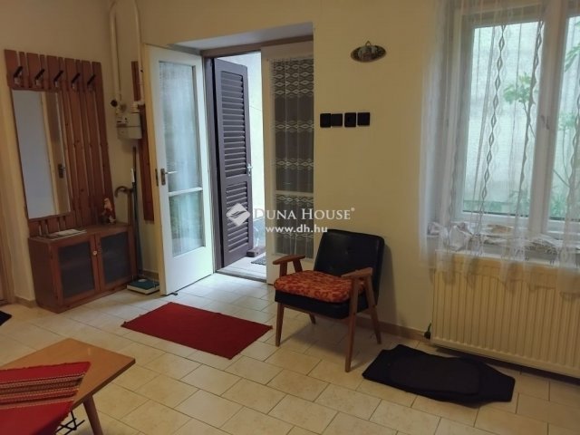 Eladó családi ház, Pécsett 55 M Ft, 3 szobás