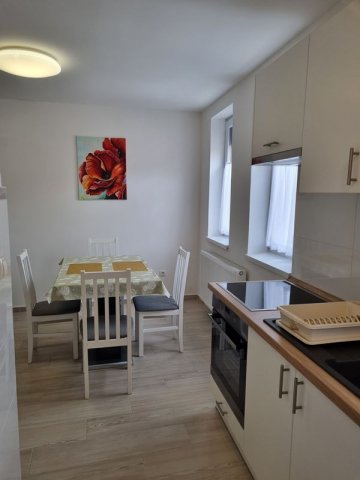 Kiadó téglalakás, albérlet, Pécsett 300 E Ft / hó, 3 szobás