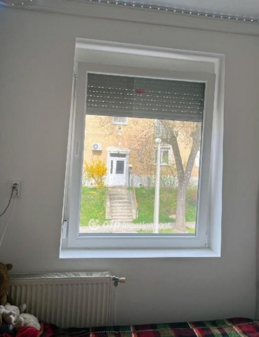 Eladó téglalakás, Komlón 21.5 M Ft, 2+1 szobás
