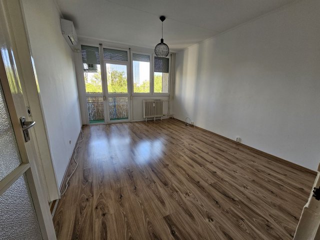 Eladó panellakás, Debrecenben 61.5 M Ft, 2 szobás